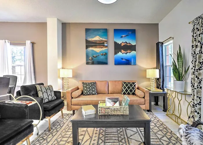 Bright Kissimmee Retreat Resort Pool Access!