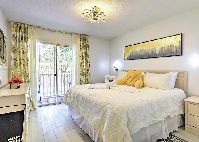 Bright Kissimmee Retreat Resort Pool Access!