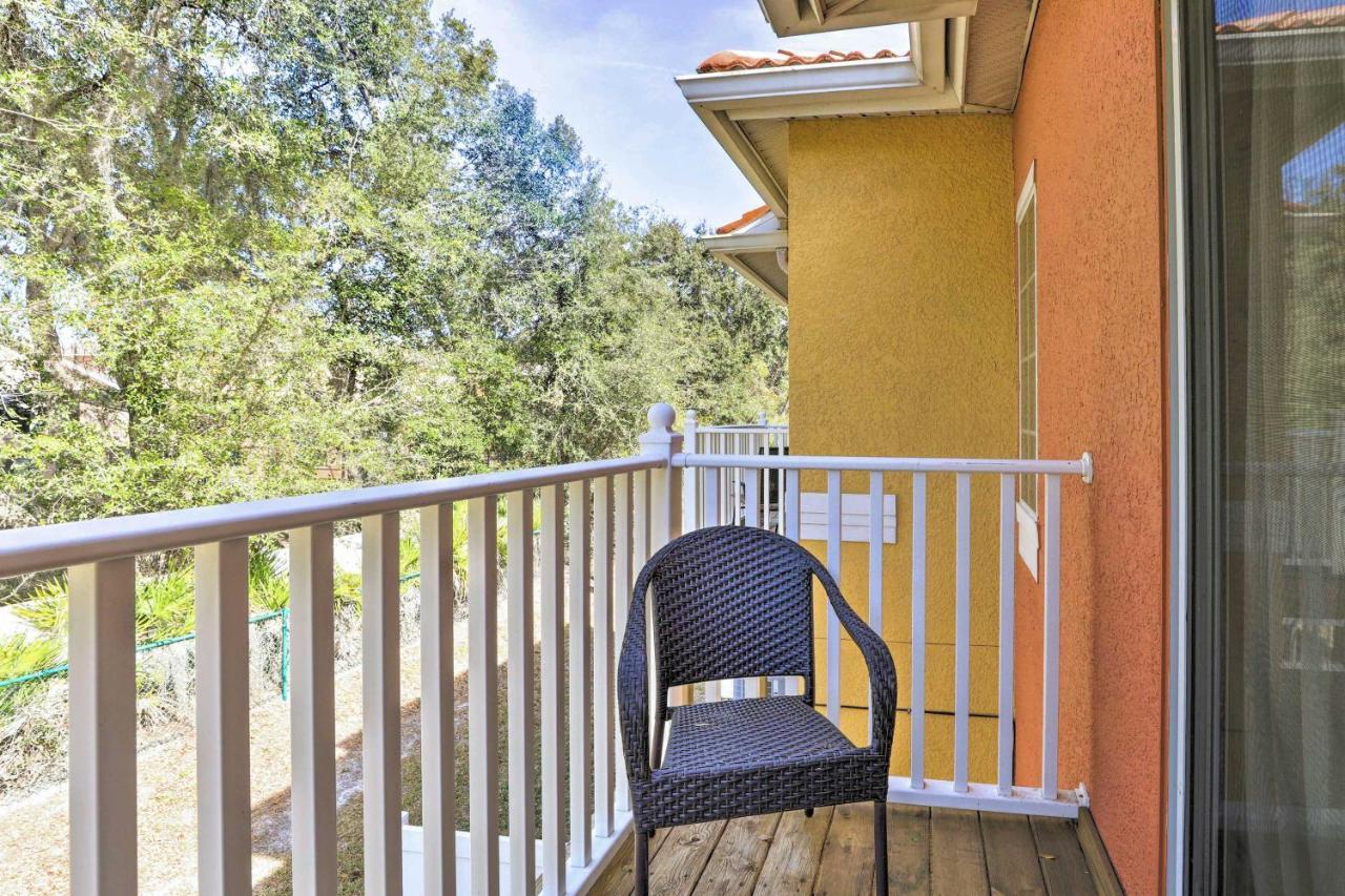 Bright Retreat Pool Access! Holiday home