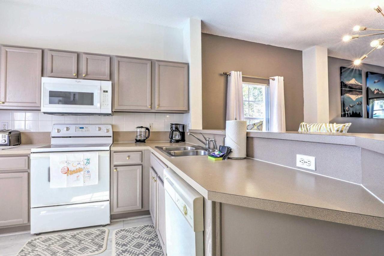 Bright Retreat Pool Access! Holiday home Kissimmee